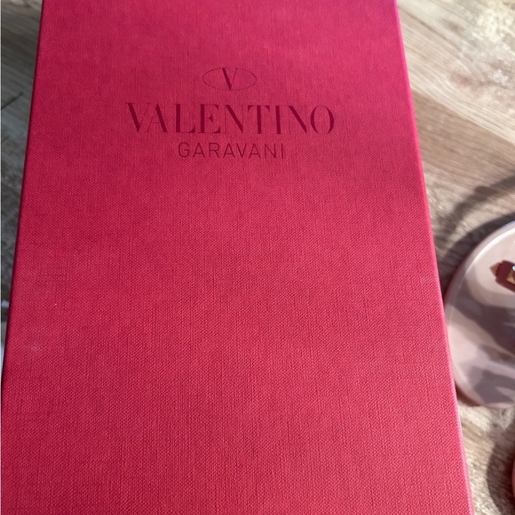 Brand New Valentino Jelly Slides. NEVER WORN! Dust bag and box! Size 37 (7) - Picture 3 of 7